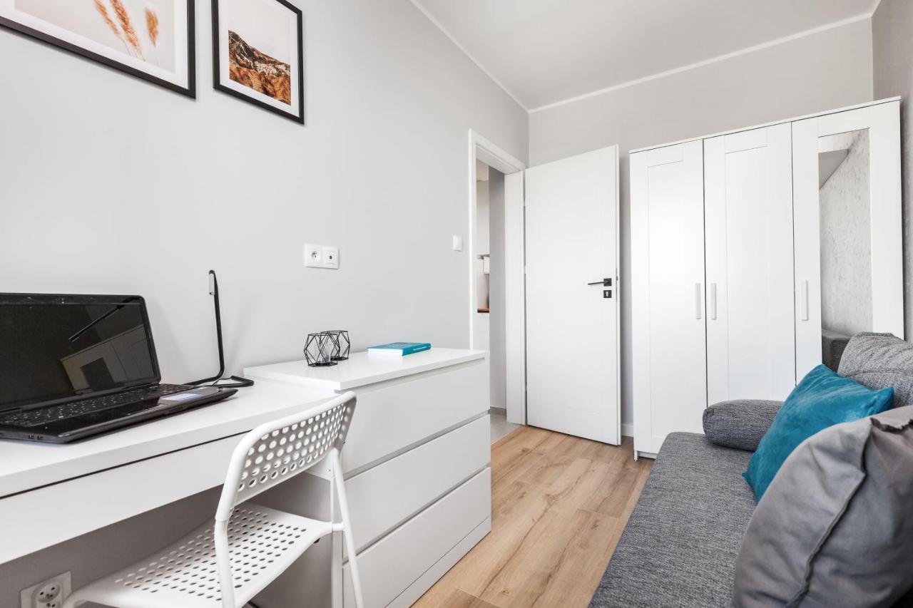 Apartament Pokoje Gdańsk Zaspa - Pilotów 20b, 800m SKM-Zaspa, odległość do morza 3km Zewnętrze zdjęcie